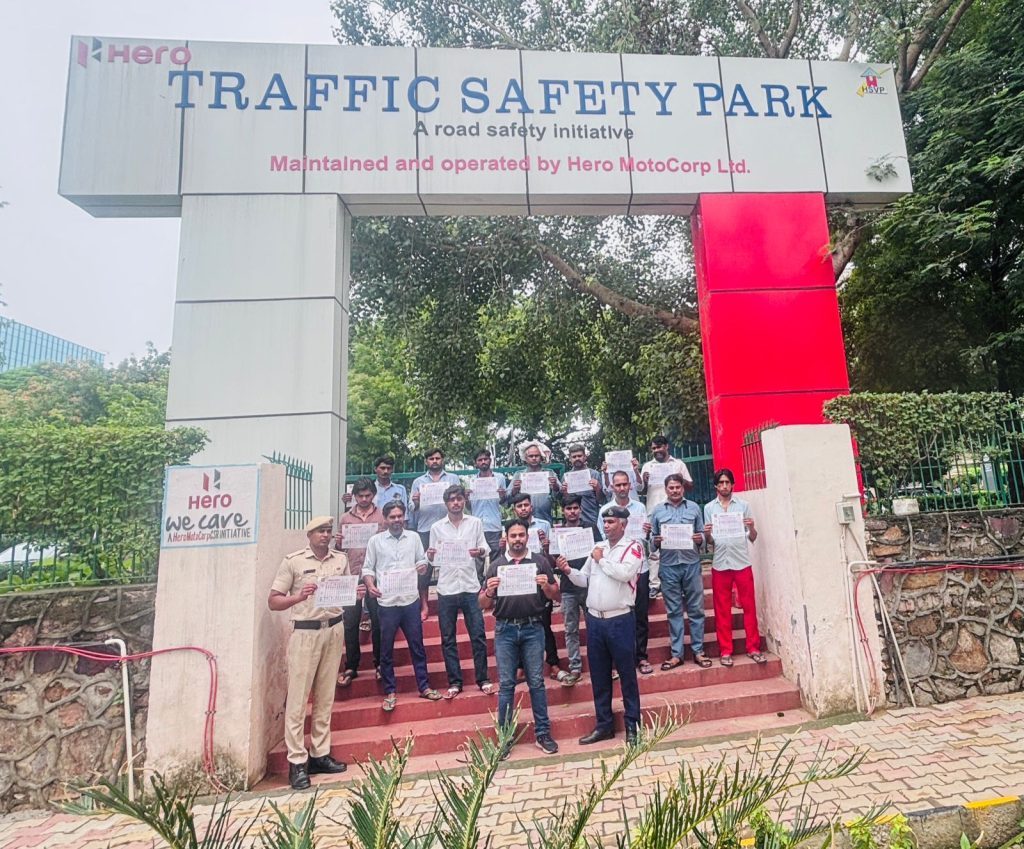 ट्रैफिक रोड़ सेफ्टी पार्क में यातायात नियमों की जागरूकता पाठशाला आयोजित करके 35 ऑटो/टैक्सी चालकों को किया जागरूक