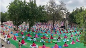 अंतर्राष्ट्रीय योग दिवस : चंडीगढ़ में हजारों लोगों ने योग कर निरोग रहने का संदेश दिया