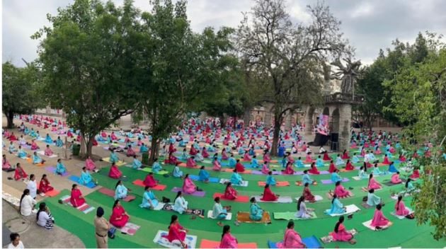 अंतर्राष्ट्रीय योग दिवस : चंडीगढ़ में हजारों लोगों ने योग कर निरोग रहने का संदेश दिया