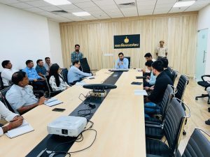 नगर निगम आयुक्त आयुष सिन्हा ने सोमवार को आईएमटी क्षेत्र में संचालित उद्योगों के प्रतिनिधियों से आग्रह करते हुए कहा कि अपने प्लॉट के बाहर की साफ-सफाई की जिम्मेदारी स्वयं उद्योगों को रखनी होगी।