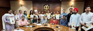 डॉ. बलजीत कौर द्वारा विभाग में नव नियुक्त कर्मचारियों को नियुक्ति पत्र सौंपे गए