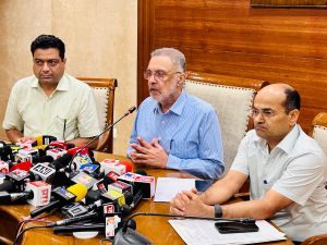 जालंधर सिविल अस्पताल में हुई एक दुखद घटना का गंभीर संज्ञान लेते हुए पंजाब के स्वास्थ्य एवं परिवार कल्याण मंत्री डॉ. बलबीर सिंह ने आज मेडिकल सुपरिटेंडेंट और सीनियर मेडिकल अफसर समेत तीन डॉक्टरों को निलंबित तथा एक हाउस सर्जन को बर्खास्त करने के आदेश जारी