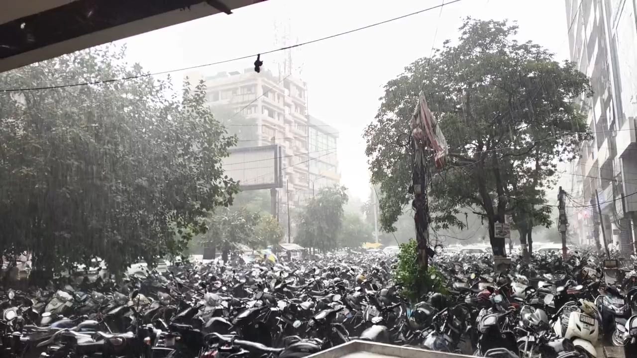 लुधियाना में एकाएक तेज बारिश के चलते उमसभरी गर्मी से मिली राहत