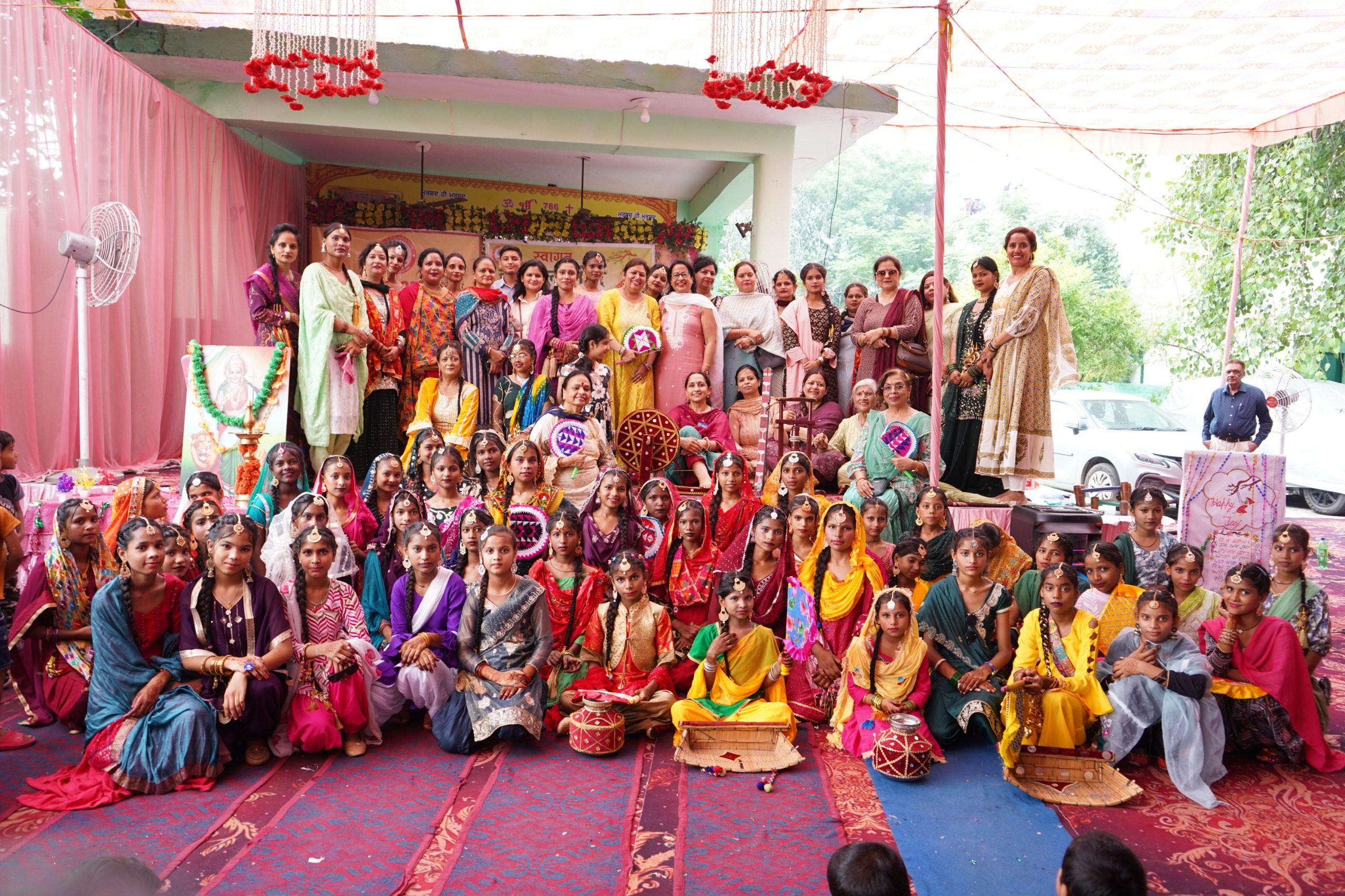 लुधियाना, 28 जुलाई। सावन मास में हार हरियाली तीज का त्यौहार नोबल फाउंडेशन संस्था ने पूरे उत्साह से मनाया। संस्था द्वारा मां शारदा विद्यापीठ की ब्रांच दौलत कॉलोनी यह पर्व धूमधाम से मनाया गया।