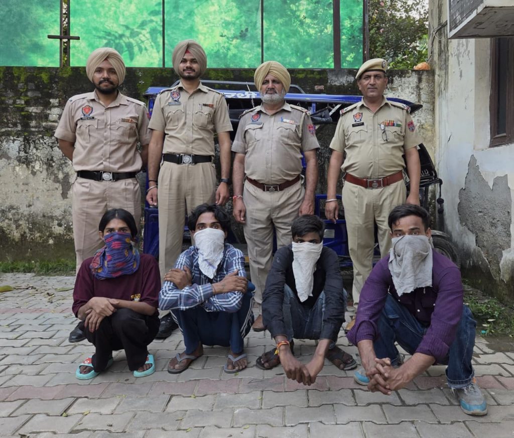 लूटपाट करने वाले ऑटो गैंग का किया खुलासा
