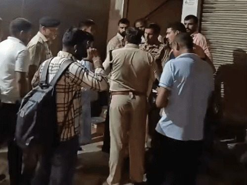 गुरुग्राम में मणप्पुरम गोल्ड लोन की शाखा में 9 करोड़ का सोना लूट ले गए
