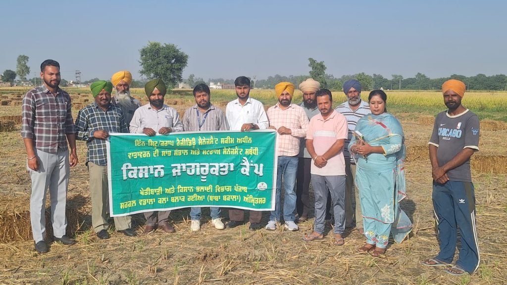 डॉ. यशपाल यादव, वायु गुणवत्ता प्रबंधन आयोग के पर्यवेक्षक विभिन्न गांवों का दौरा करना।