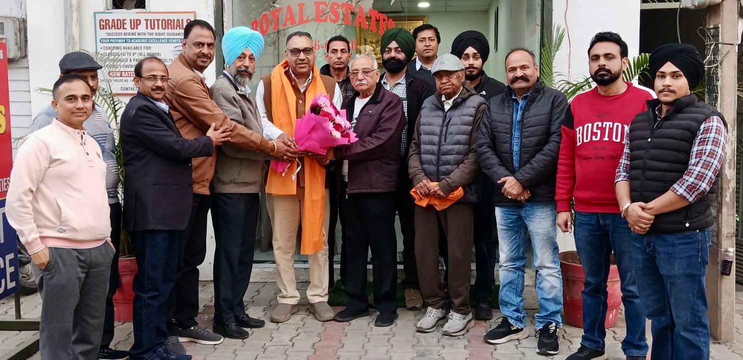 पवन दीवान ने बीआरएस नगर में लोगों की समस्याएं सुनी; कहा—“अब झांसे में नहीं आएंगे लोग”