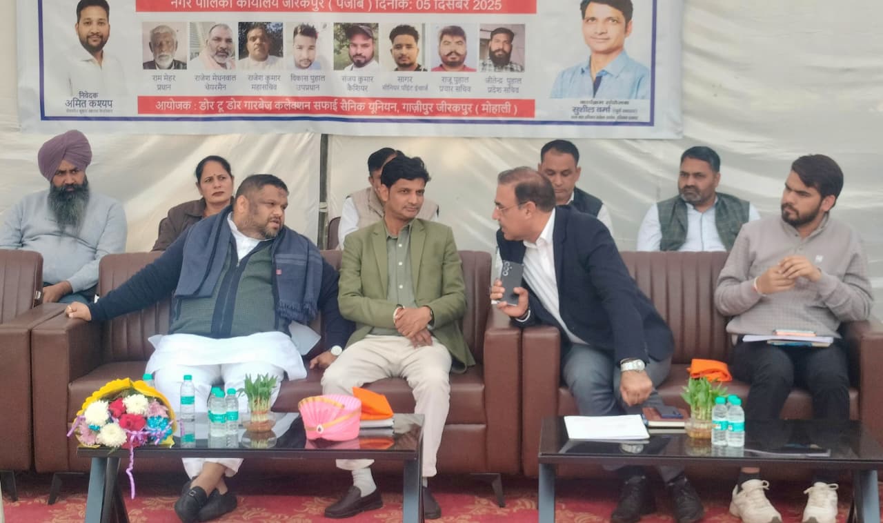 जीरकपुर के सफाई कर्मियों की समस्याएं सुनने पहुंचे नेशनल ह्यूमन राइट्स कमीशन के सदस्य प्रियंक कानूनगो