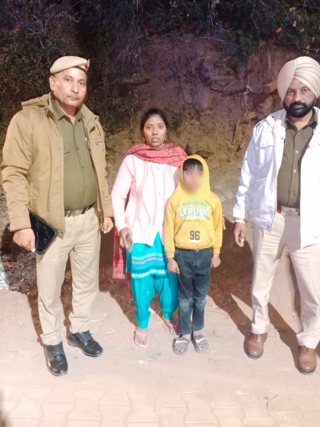 पंचकूला पुलिस की बड़ी कामयाबी: घर से नाराज़ होकर निकले 8 वर्षीय बच्चे को 3 घंटे में ढूंढ निकाला, एप्पल मंडी से सुरक्षित बरामद